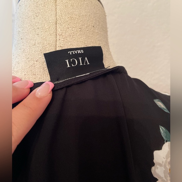 VICI Yasmin Floral V-Neck Maxi Dress - Picture 9 of 9